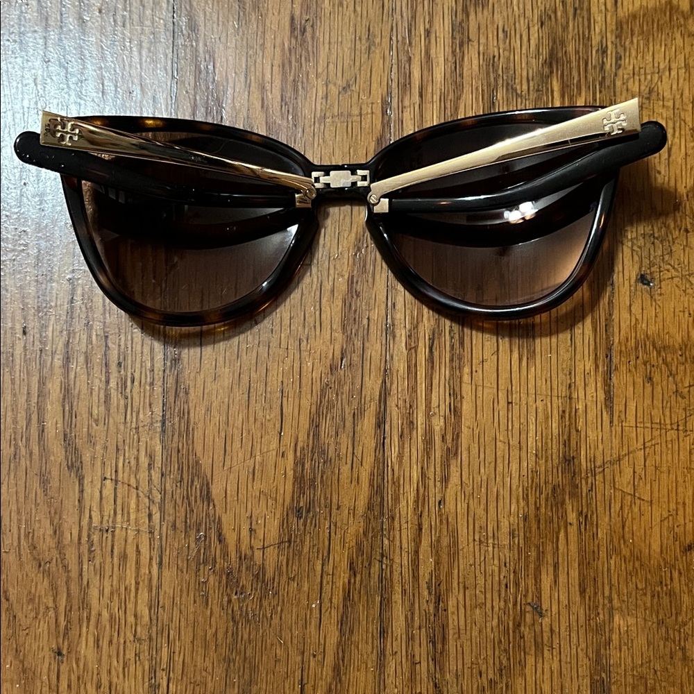 Tory Burch Tortoise Shell Folding Sunglasses with Orange Case - Picture 7 of 16